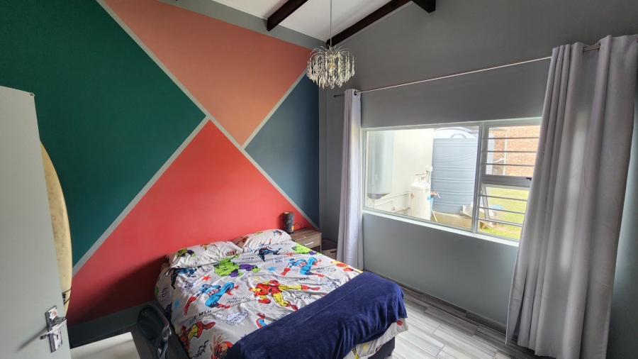 6 Bedroom Property for Sale in Paradise Beach Eastern Cape